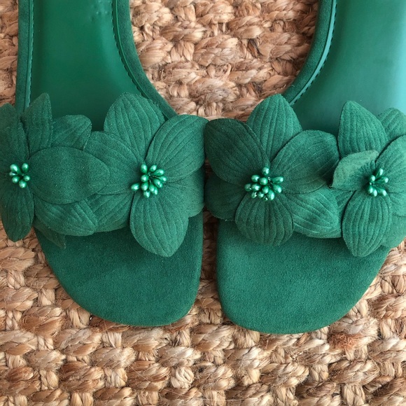 Steve Madden Shoes - New: Steve Madden Melena Flower Flat Slide Sandals. Size 9